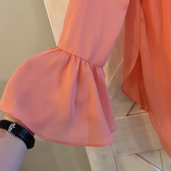 Large Tunic with Beautiful Ruffle/Flutter sleeve - Picture 3 of 3